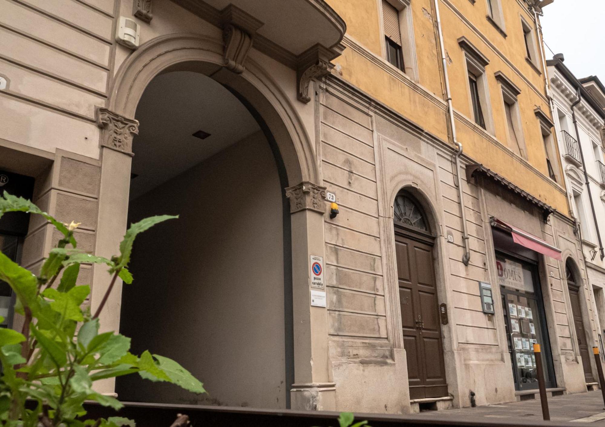 Maison Blanche: Appartamento Elegante Con Parcheggio Privato Мантуя Экстерьер фото